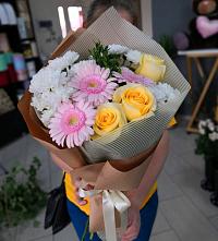 Букет цветов из:  Герберы, Розы и Хризантемы в Важины
