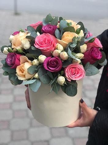 Цветочная композиция из Розы в шляпной коробке в Важины