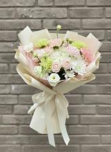 Букет цветов из:  Гвоздики, Розы, Лизиантусы и Хризантемы #REPLACE_PRED# Важины