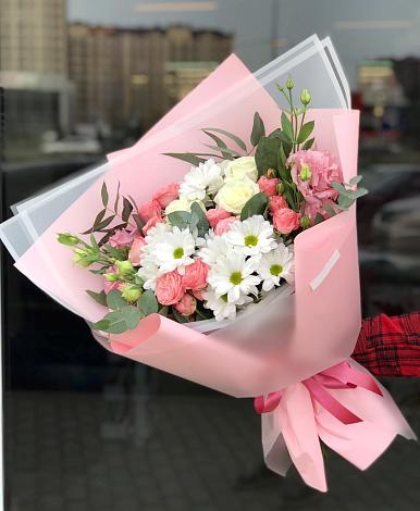 Букет цветов из: Розы, Лизиантусы и Хризантемы в Важины